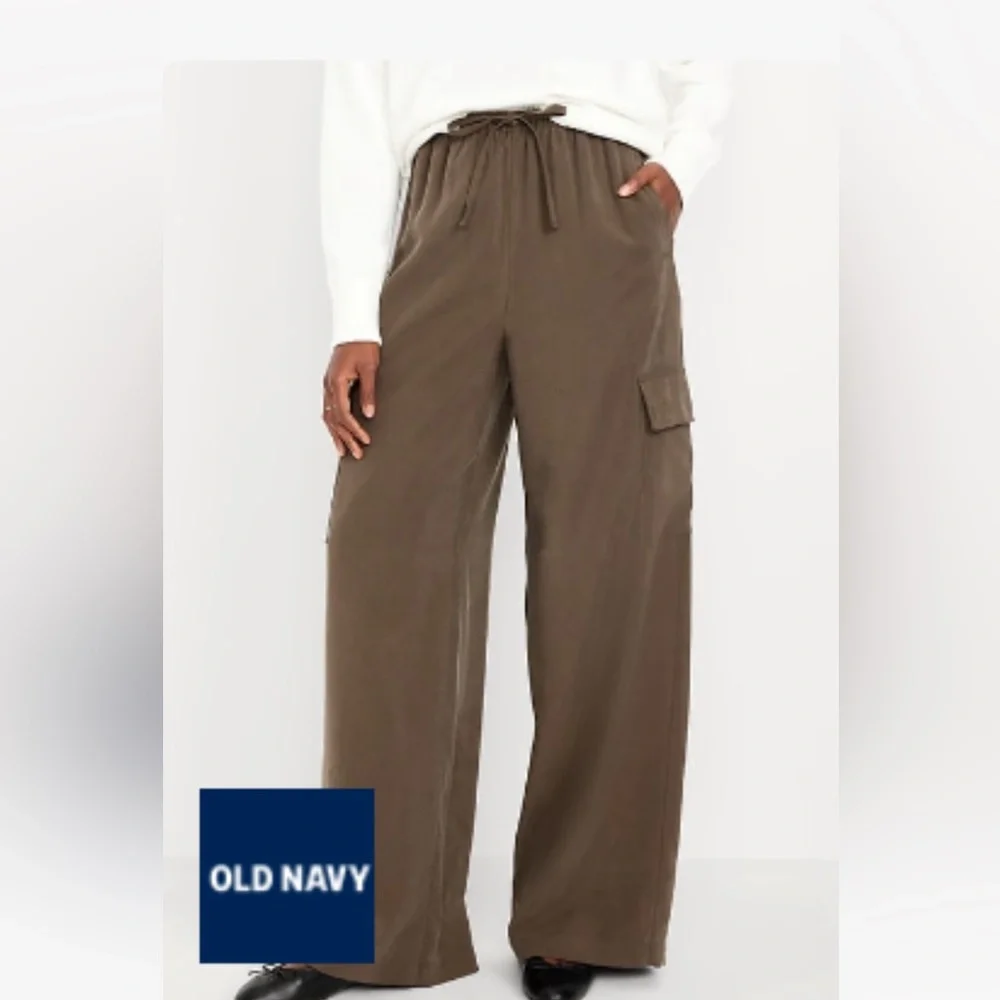 Old Navy Women's high waisted, extra slouchy cargo pants. - Picture 1 of 1